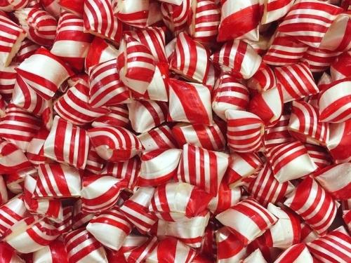 Red and White Hard Mint Pillows 1lb 